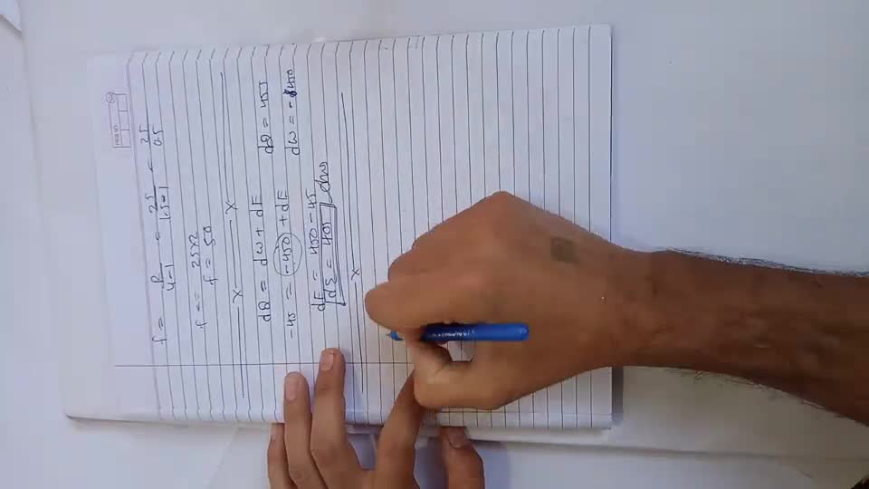 Example 4.6:One mole of an ideal gas is initially kept in a cylinder wit..